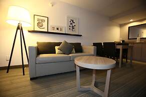 GreenTree Inn & Suites Phoenix Sky Harbor