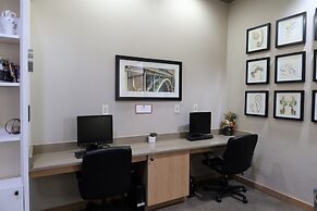 GreenTree Inn & Suites Phoenix Sky Harbor