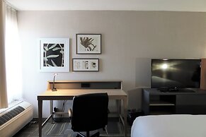 GreenTree Inn & Suites Phoenix Sky Harbor