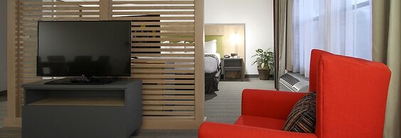 GreenTree Inn & Suites Phoenix Sky Harbor