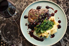 Holiday Inn Sydney Potts Point by IHG