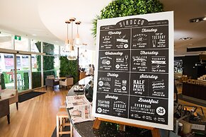 Holiday Inn Sydney Potts Point by IHG