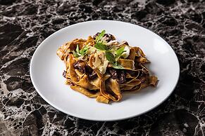 Holiday Inn Sydney Potts Point by IHG