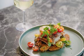 Holiday Inn Sydney Potts Point by IHG