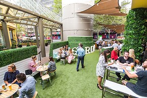 Holiday Inn Sydney Potts Point by IHG