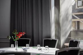 Holiday Inn Sydney Potts Point by IHG