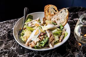 Holiday Inn Sydney Potts Point by IHG