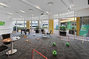 Holiday Inn Sydney Potts Point by IHG