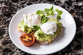 Holiday Inn Sydney Potts Point by IHG