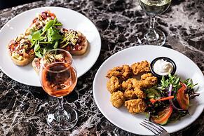 Holiday Inn Sydney Potts Point by IHG