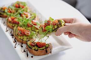 Holiday Inn Sydney Potts Point by IHG