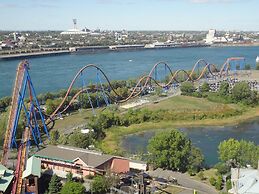 Holiday Inn Montreal Longueuil by IHG