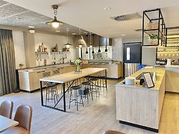 Skyline Airport Hotel