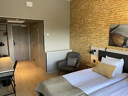 Skyline Airport Hotel