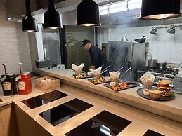 Skyline Airport Hotel