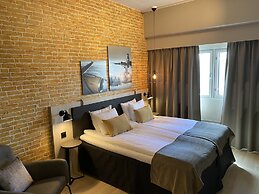 Skyline Airport Hotel