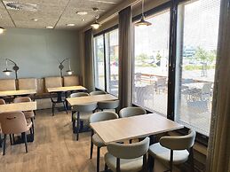 Skyline Airport Hotel