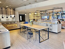 Skyline Airport Hotel