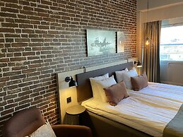 Skyline Airport Hotel