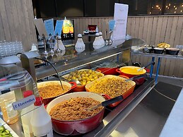 Skyline Airport Hotel