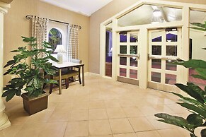 Howard Johnson by Wyndham Columbus Fort Moore