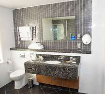 Best Western Plus Moat House Reading