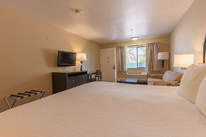 The Oakhurst Inn at Yosemite