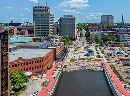 Saint John Harbourfront Hotel
