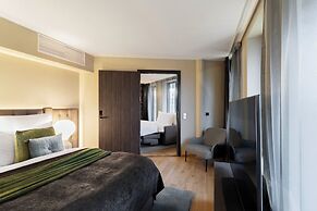 Clarion Hotel The Hub