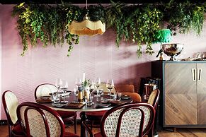 Clarion Hotel The Hub