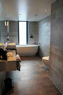 Clarion Hotel The Hub