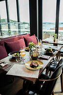 Clarion Hotel The Hub
