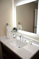 DoubleTree by Hilton Huntington