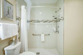 DoubleTree by Hilton Huntington