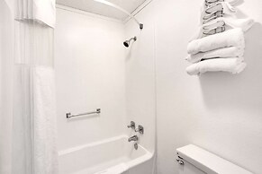 Howard Johnson by Wyndham Wilmington