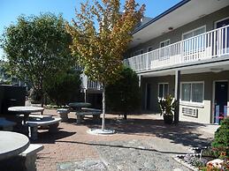 Travelodge by Wyndham Kamloops