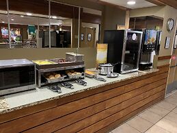 Quality Inn & Suites Pensacola Bayview