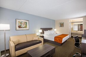 Days Inn & Suites by Wyndham Orlando Airport