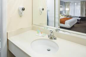 Days Inn & Suites by Wyndham Orlando Airport