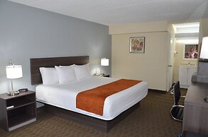 Days Inn & Suites by Wyndham Orlando Airport