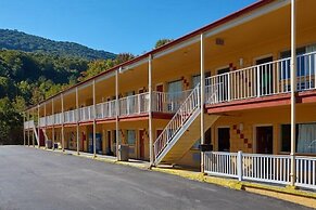 Econo Lodge Near Bluefield College