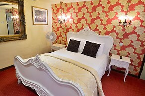The Roundabout Hotel