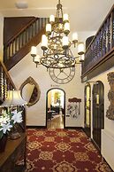 The Roundabout Hotel