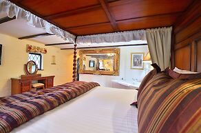 The Roundabout Hotel