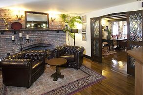 The Roundabout Hotel