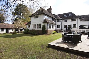 The Roundabout Hotel