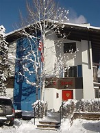 St. Moritz Lodge & Condominiums