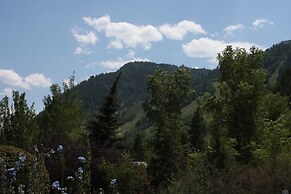 St. Moritz Lodge & Condominiums