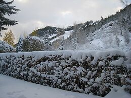 St. Moritz Lodge & Condominiums