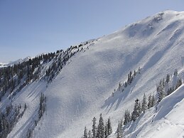 St. Moritz Lodge & Condominiums
